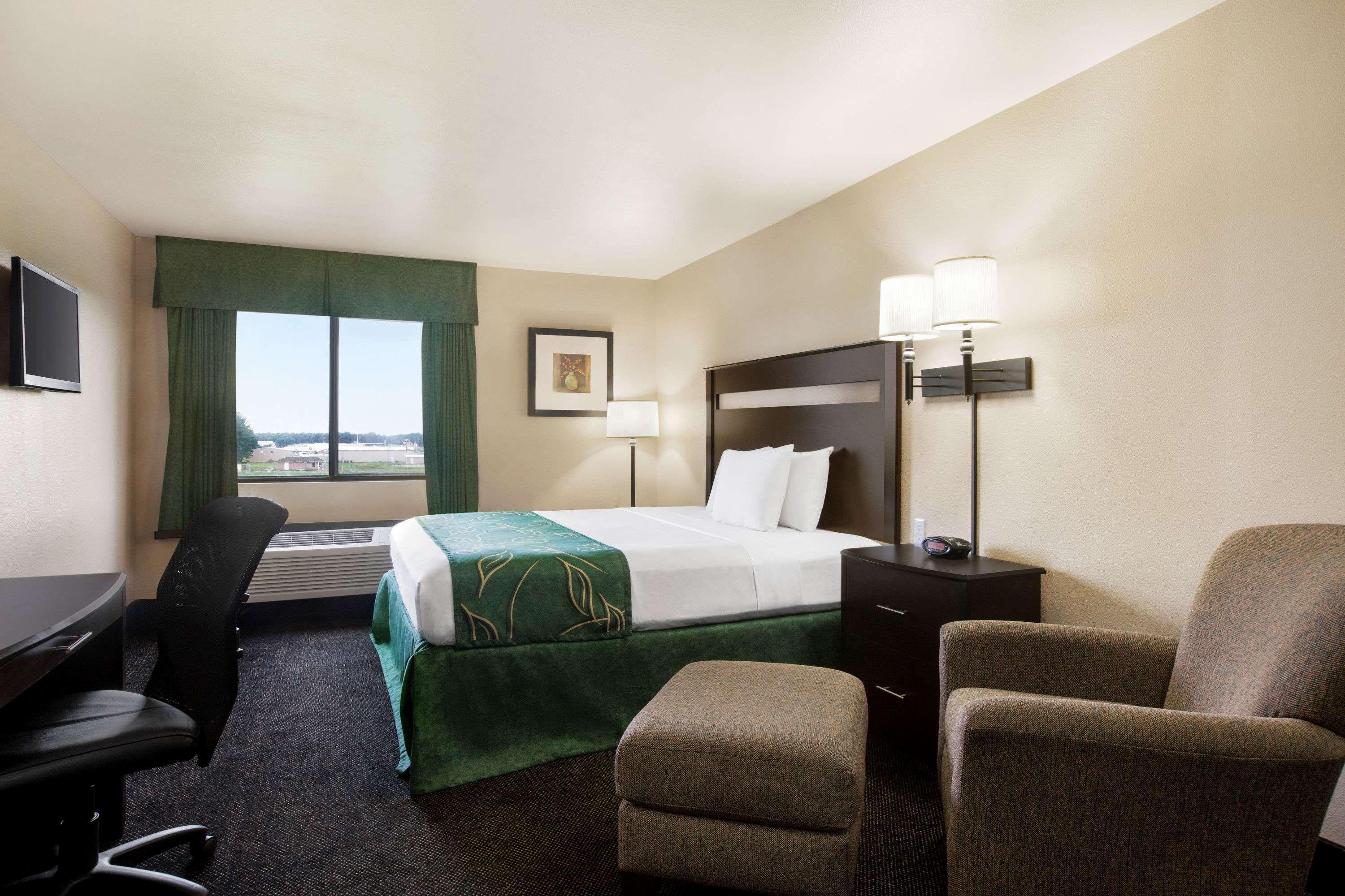 Travelodge By Wyndham Livonia Dış mekan fotoğraf