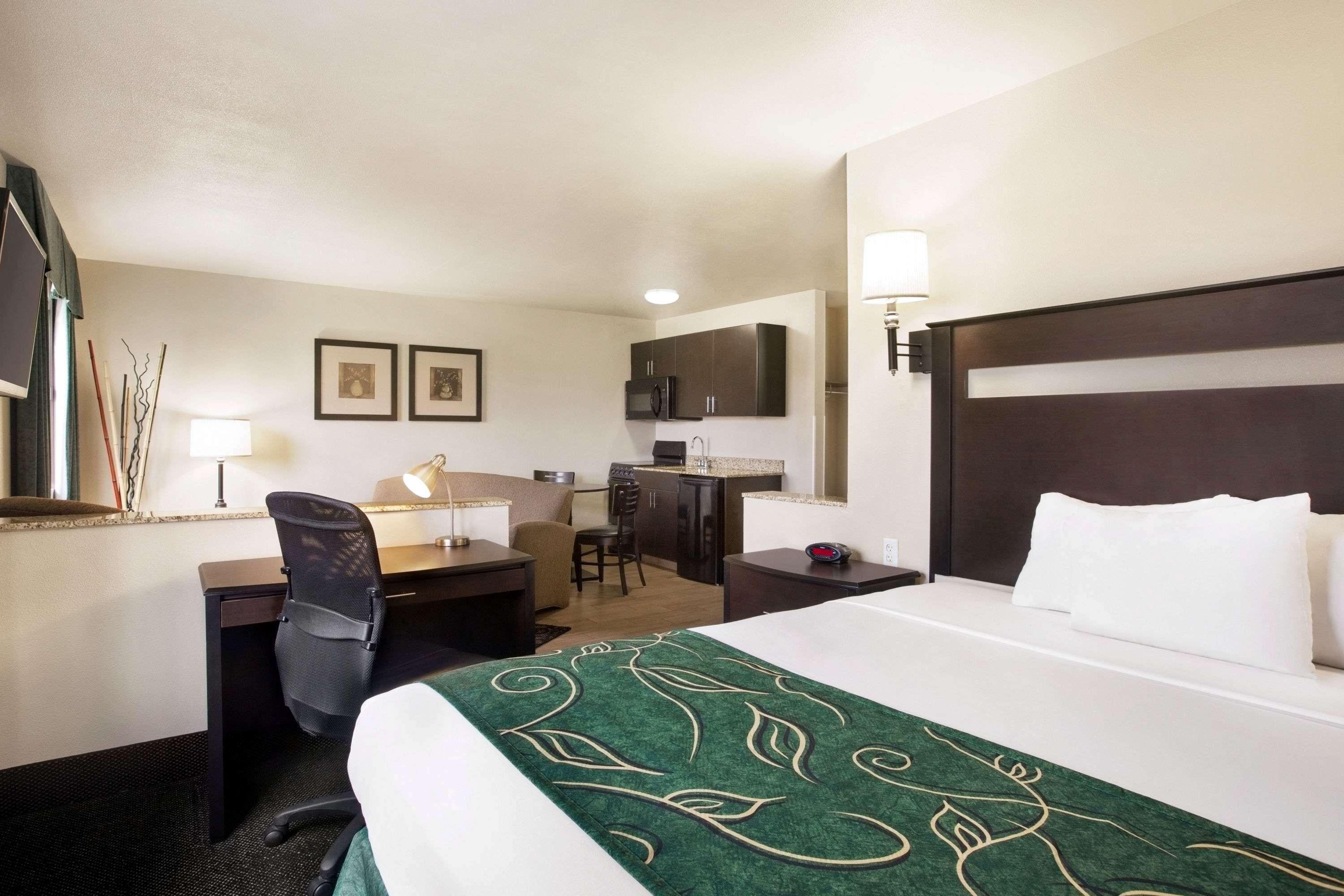 Travelodge By Wyndham Livonia Dış mekan fotoğraf