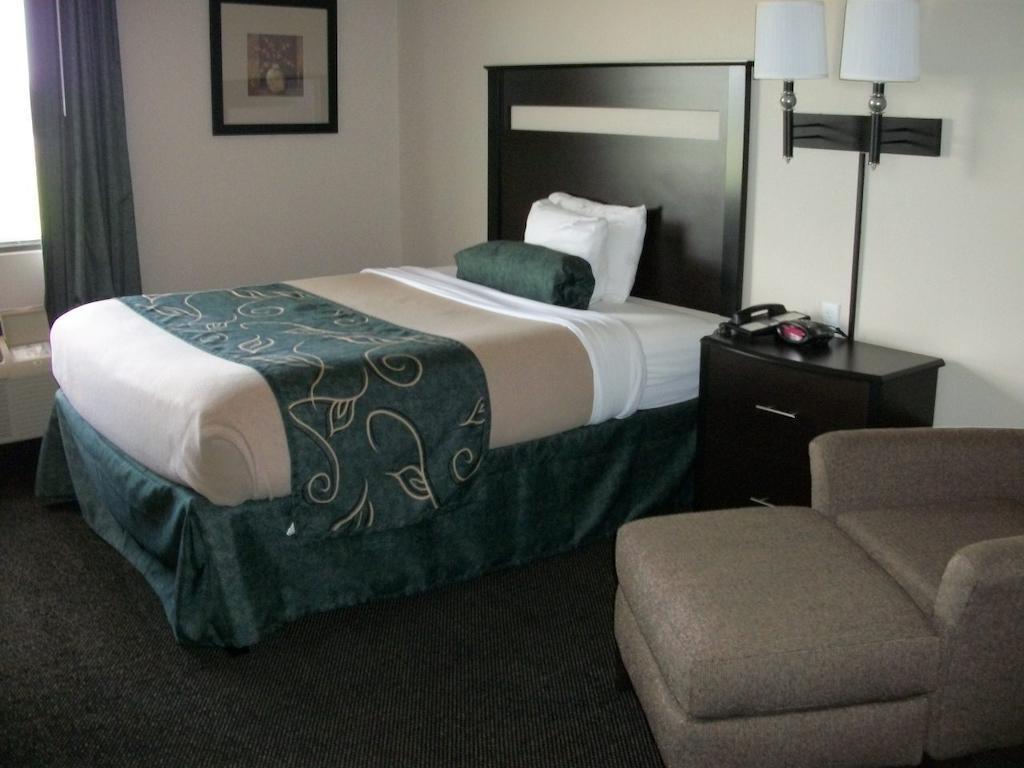 Travelodge By Wyndham Livonia Dış mekan fotoğraf