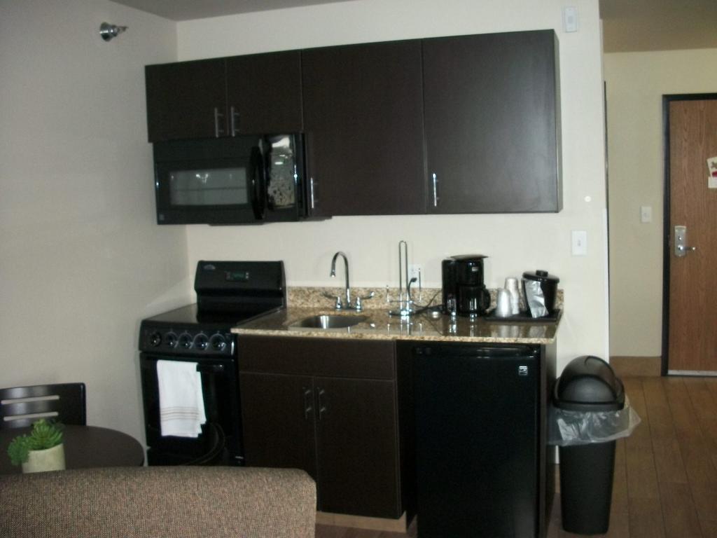 Travelodge By Wyndham Livonia Dış mekan fotoğraf