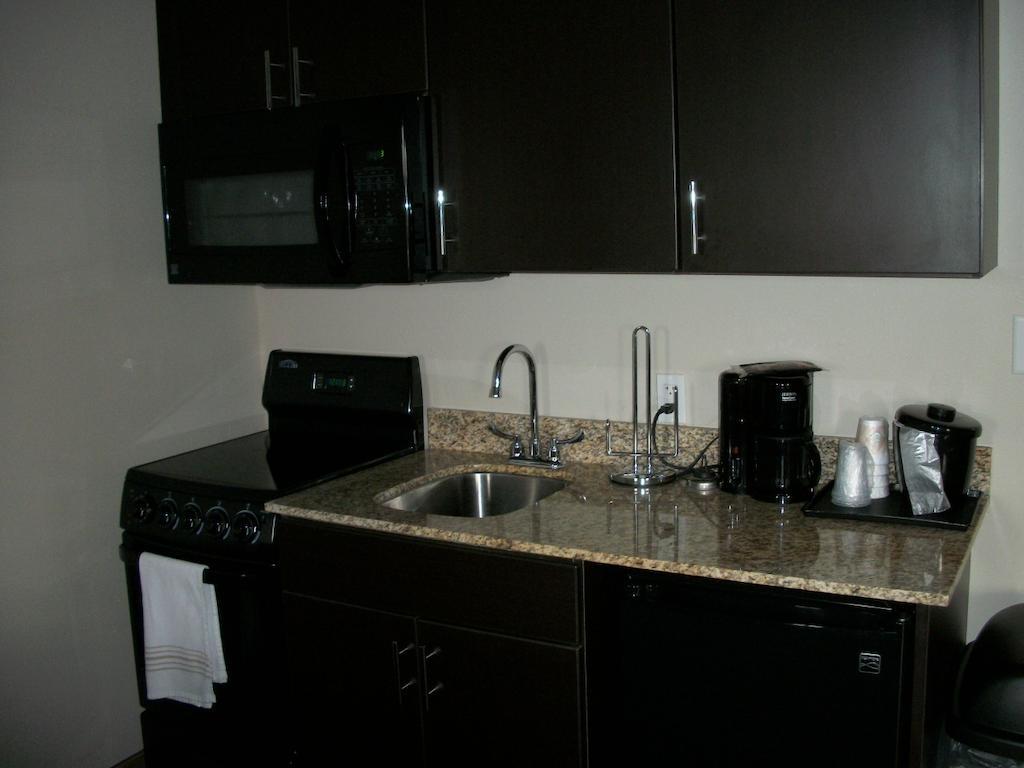 Travelodge By Wyndham Livonia Dış mekan fotoğraf