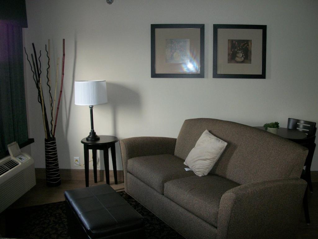 Travelodge By Wyndham Livonia Dış mekan fotoğraf