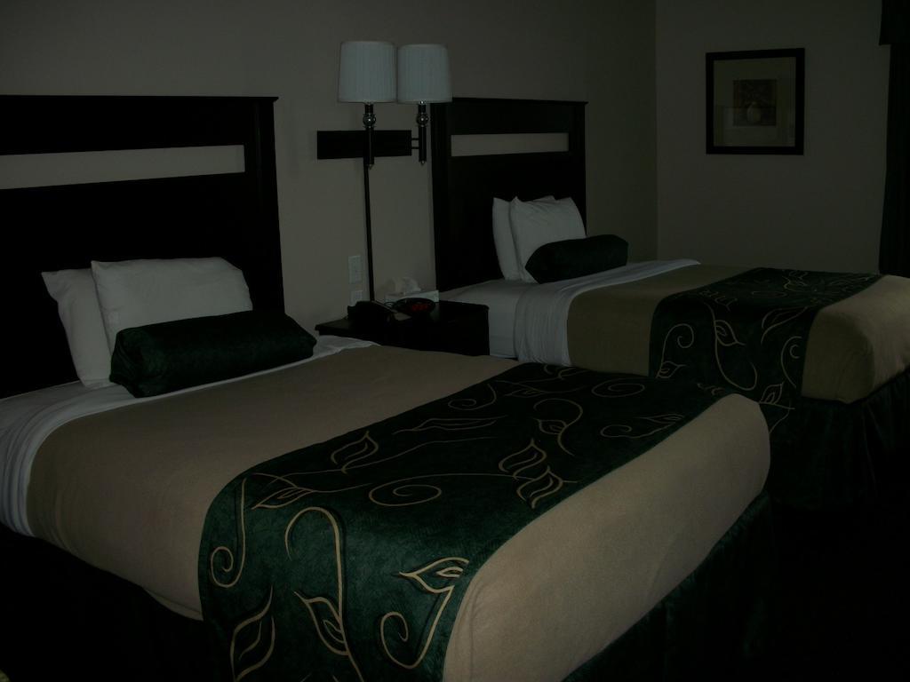 Travelodge By Wyndham Livonia Dış mekan fotoğraf