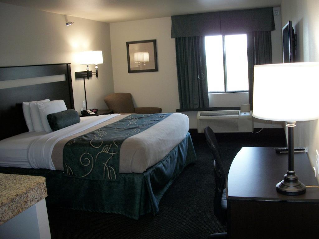 Travelodge By Wyndham Livonia Dış mekan fotoğraf
