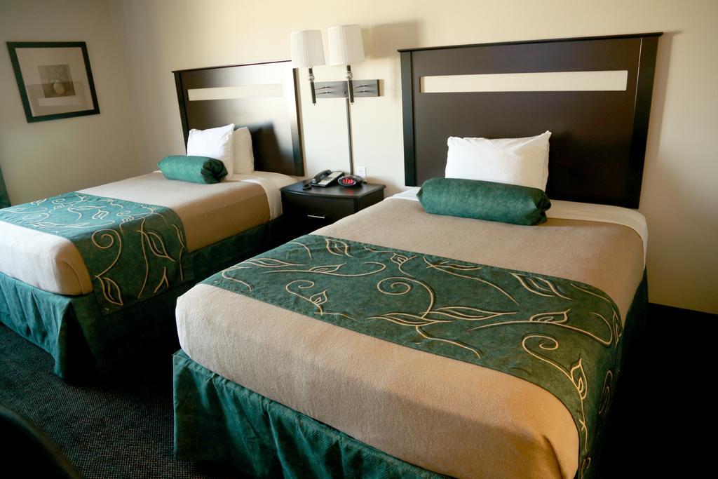 Travelodge By Wyndham Livonia Dış mekan fotoğraf