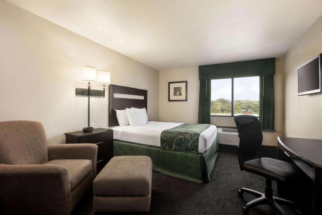 Travelodge By Wyndham Livonia Dış mekan fotoğraf